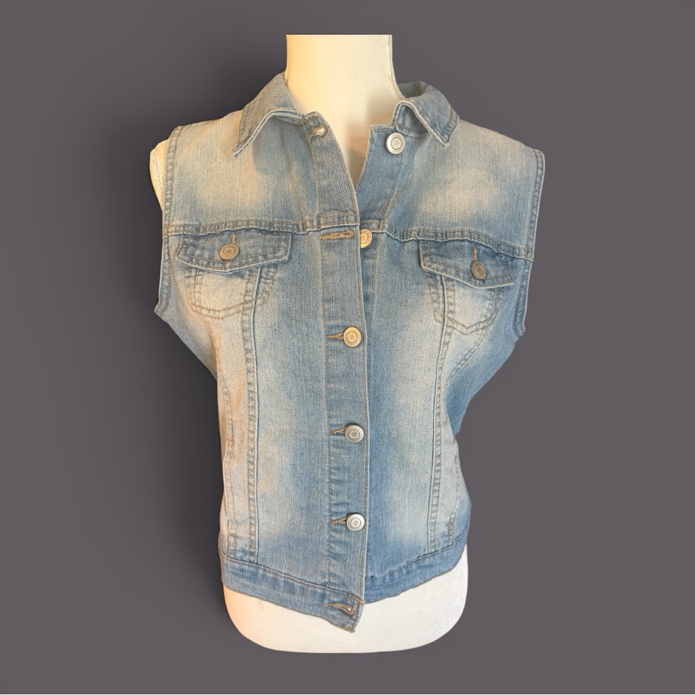 Light Wash Denim Sleeveless Vest - Picture 3 of 5